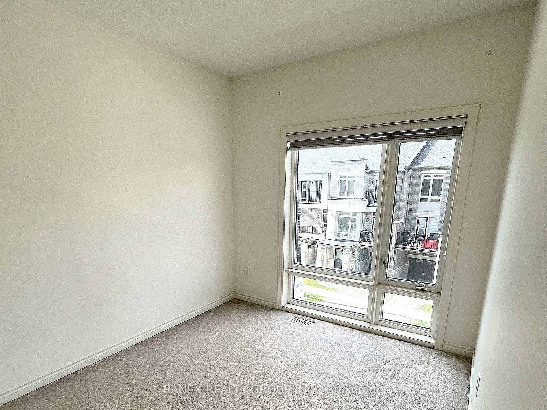 Photo 12 of Unit Upper Level (2nd & 3rd ), 33 Arrowview Drive, Brampton, Northwest Brampton — HOMEH