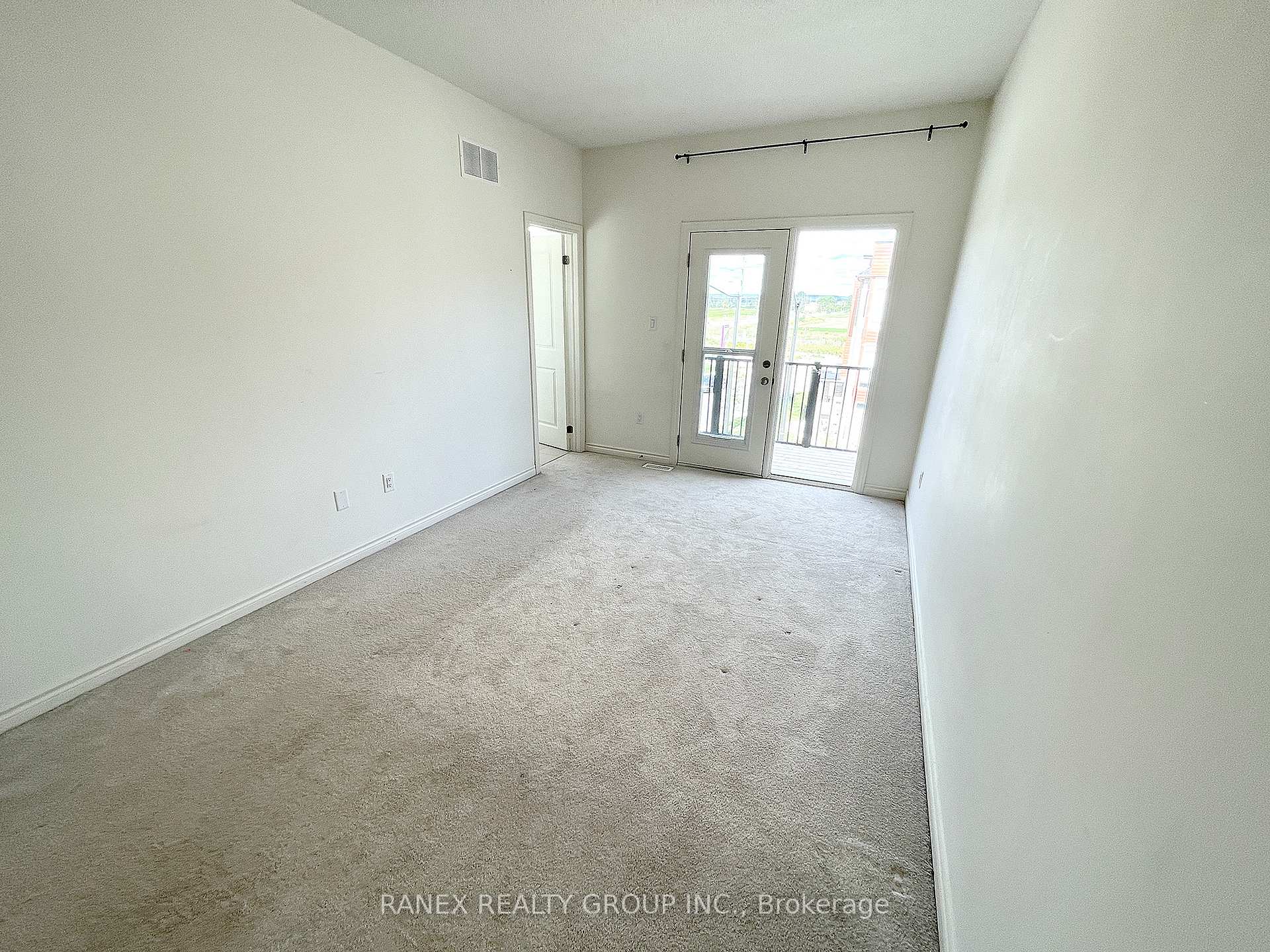 Photo 16 of Unit Upper Level (2nd & 3rd ), 33 Arrowview Drive, Brampton, Northwest Brampton — HOMEH
