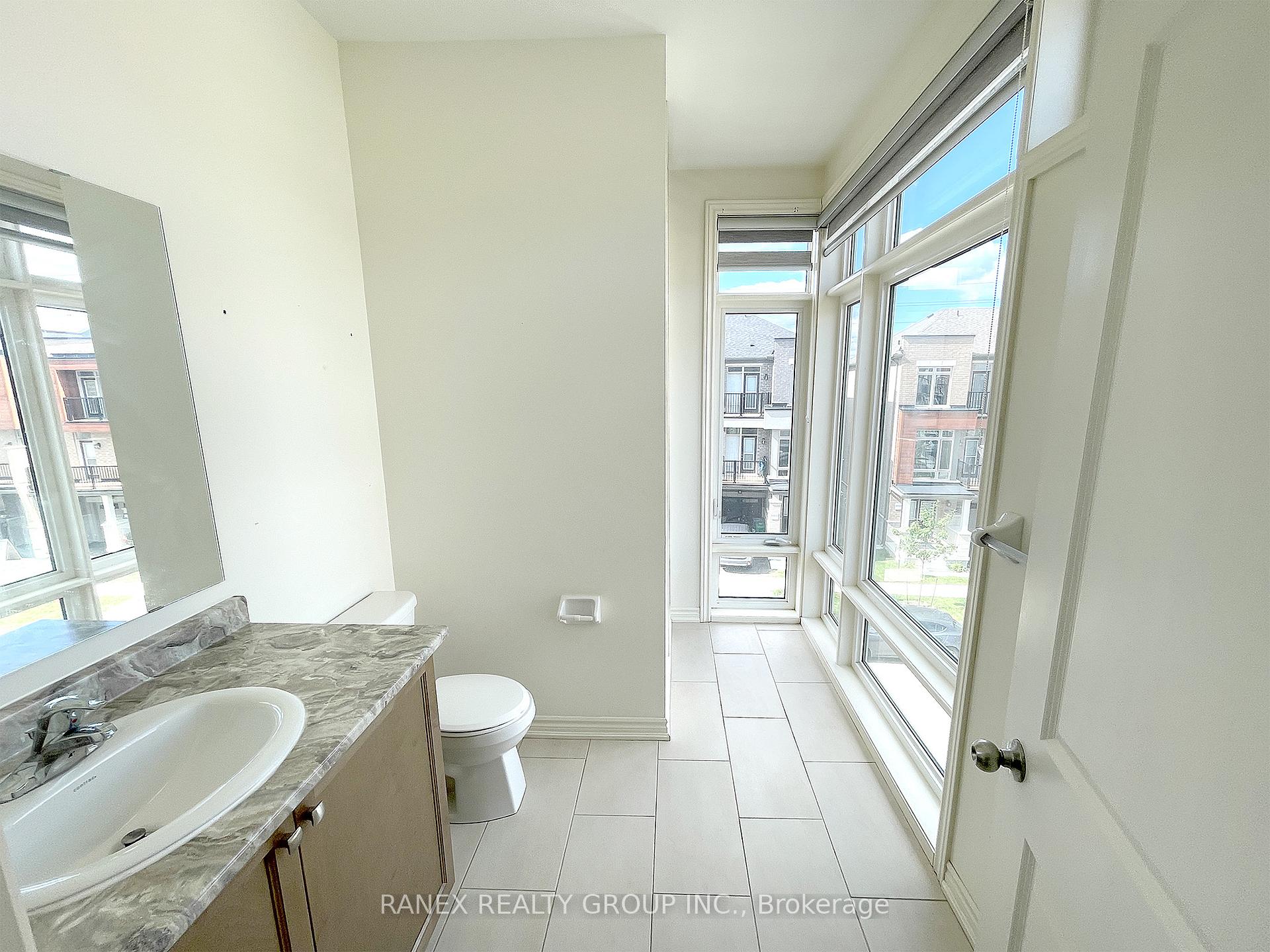 Photo 18 of Unit Upper Level (2nd & 3rd ), 33 Arrowview Drive, Brampton, Northwest Brampton — HOMEH