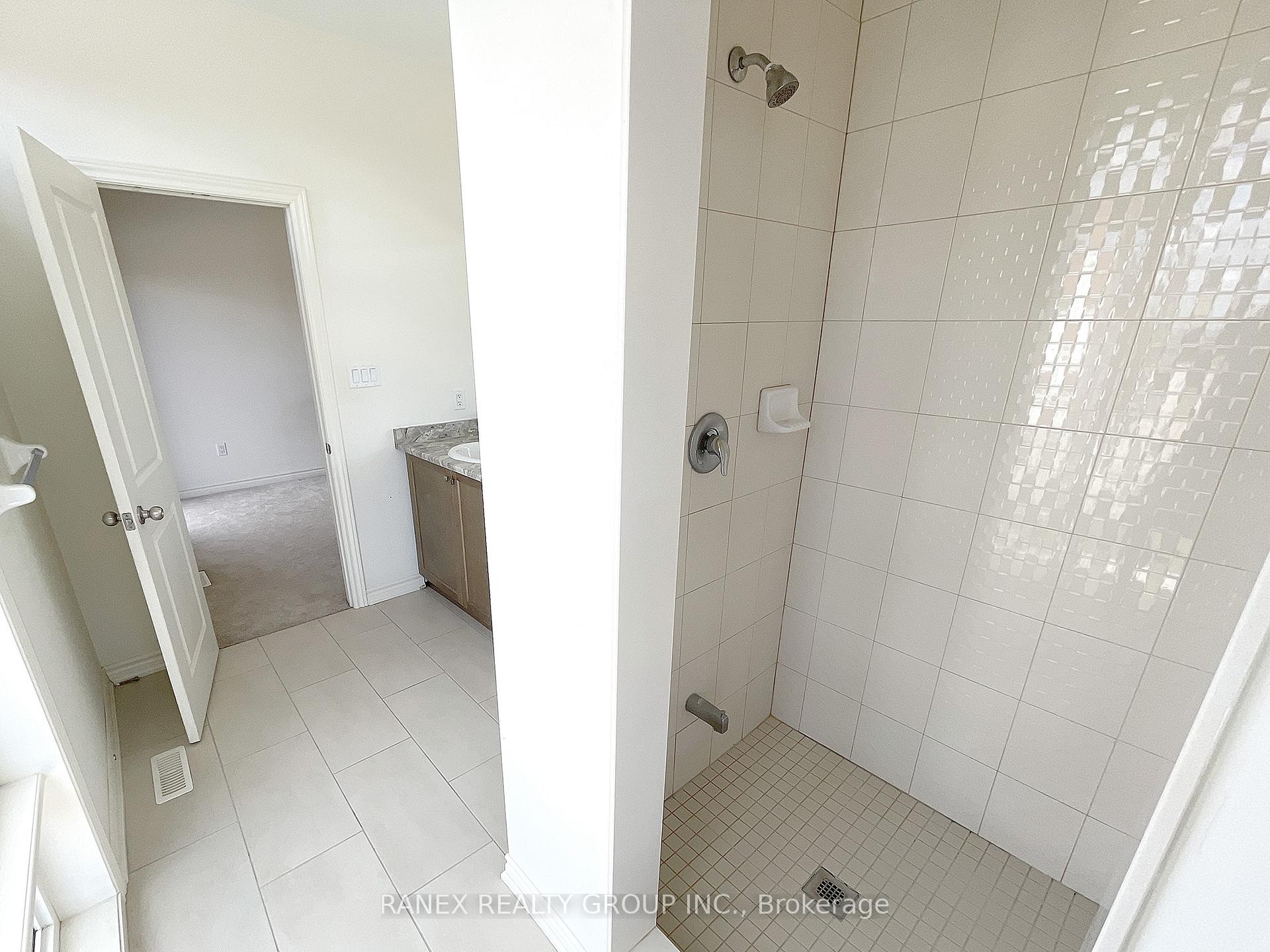 Photo 19 of Unit Upper Level (2nd & 3rd ), 33 Arrowview Drive, Brampton, Northwest Brampton — HOMEH