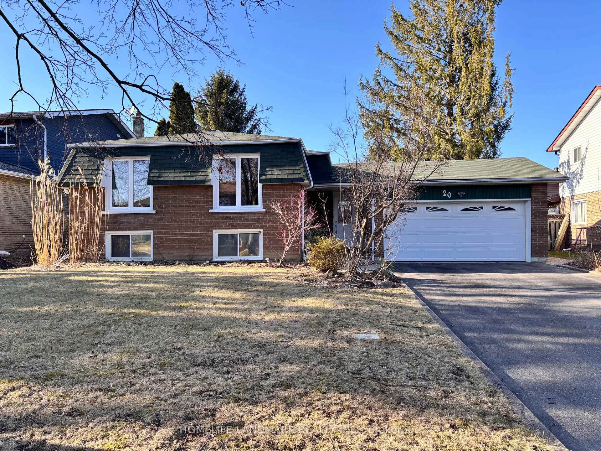Photo 2 of Unit Main, 20 Oak Lea Circle, Markham, Markham Village — HOMEH