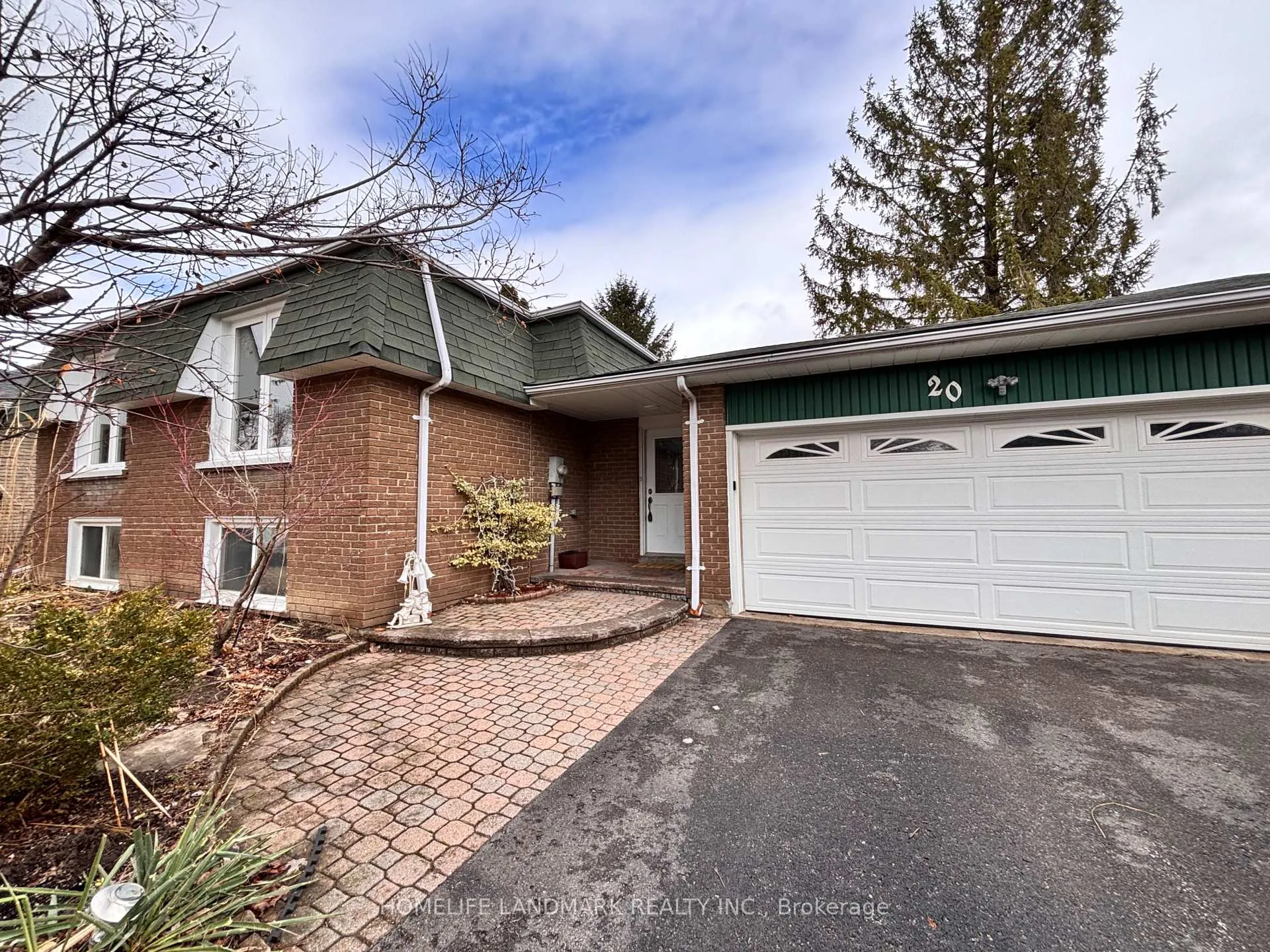 Photo 3 of Unit Main, 20 Oak Lea Circle, Markham, Markham Village — HOMEH