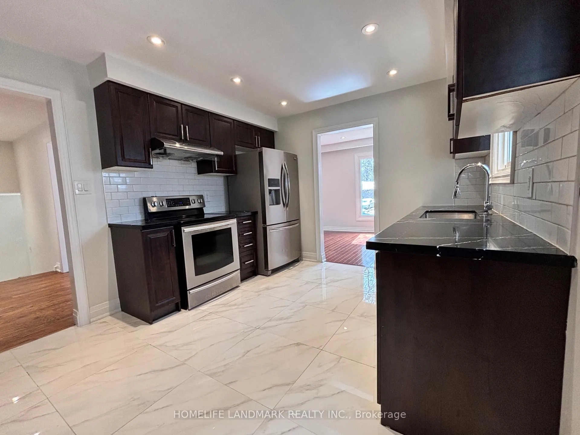 Photo 7 of Unit Main, 20 Oak Lea Circle, Markham, Markham Village — HOMEH