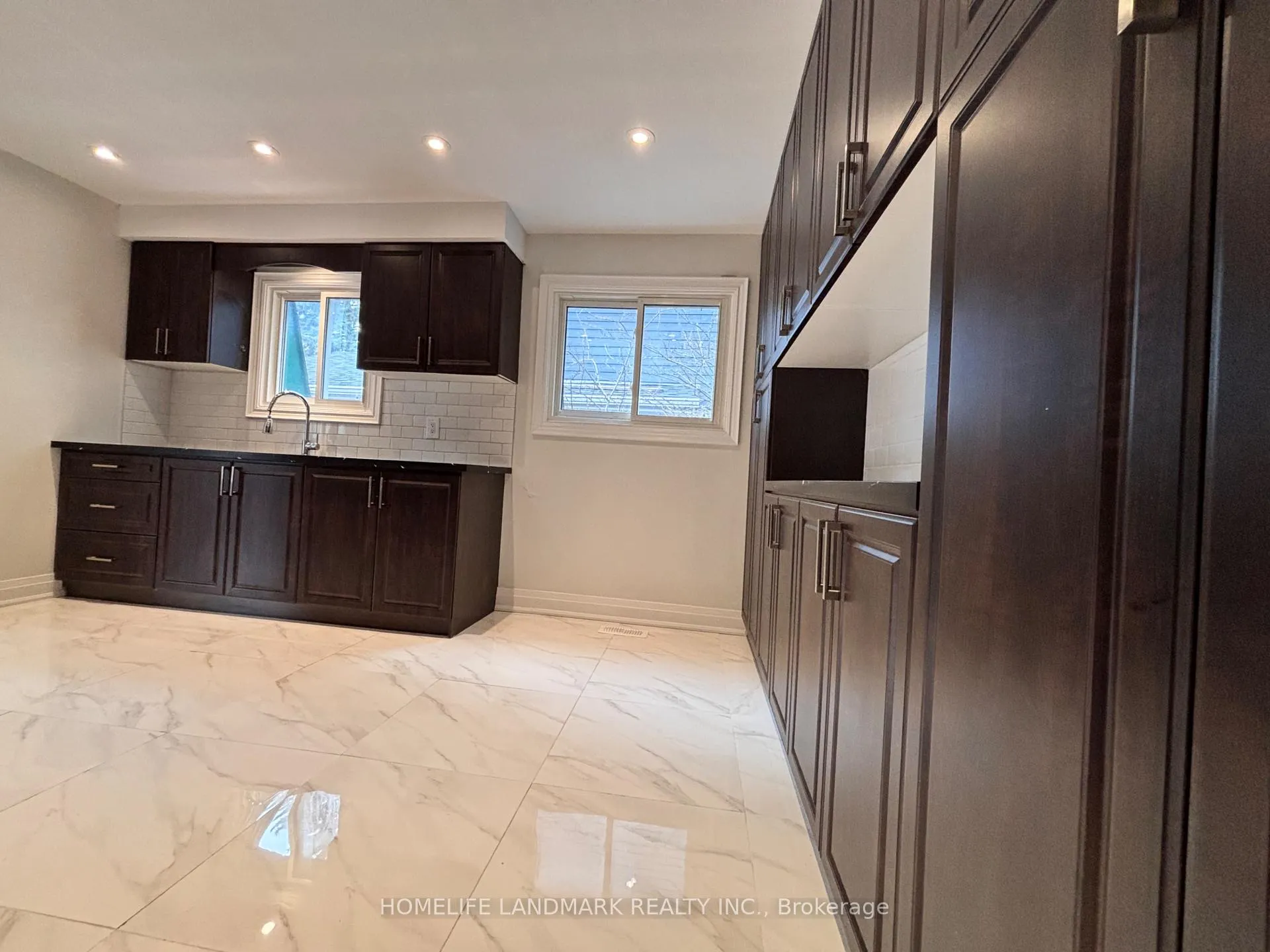 Photo 10 of Unit Main, 20 Oak Lea Circle, Markham, Markham Village — HOMEH