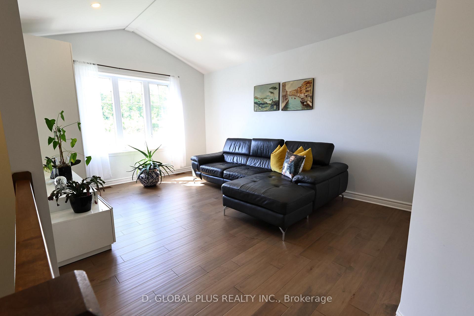 Photo 3 of 90 Cameron Crescent, Cornwall — HOMEH