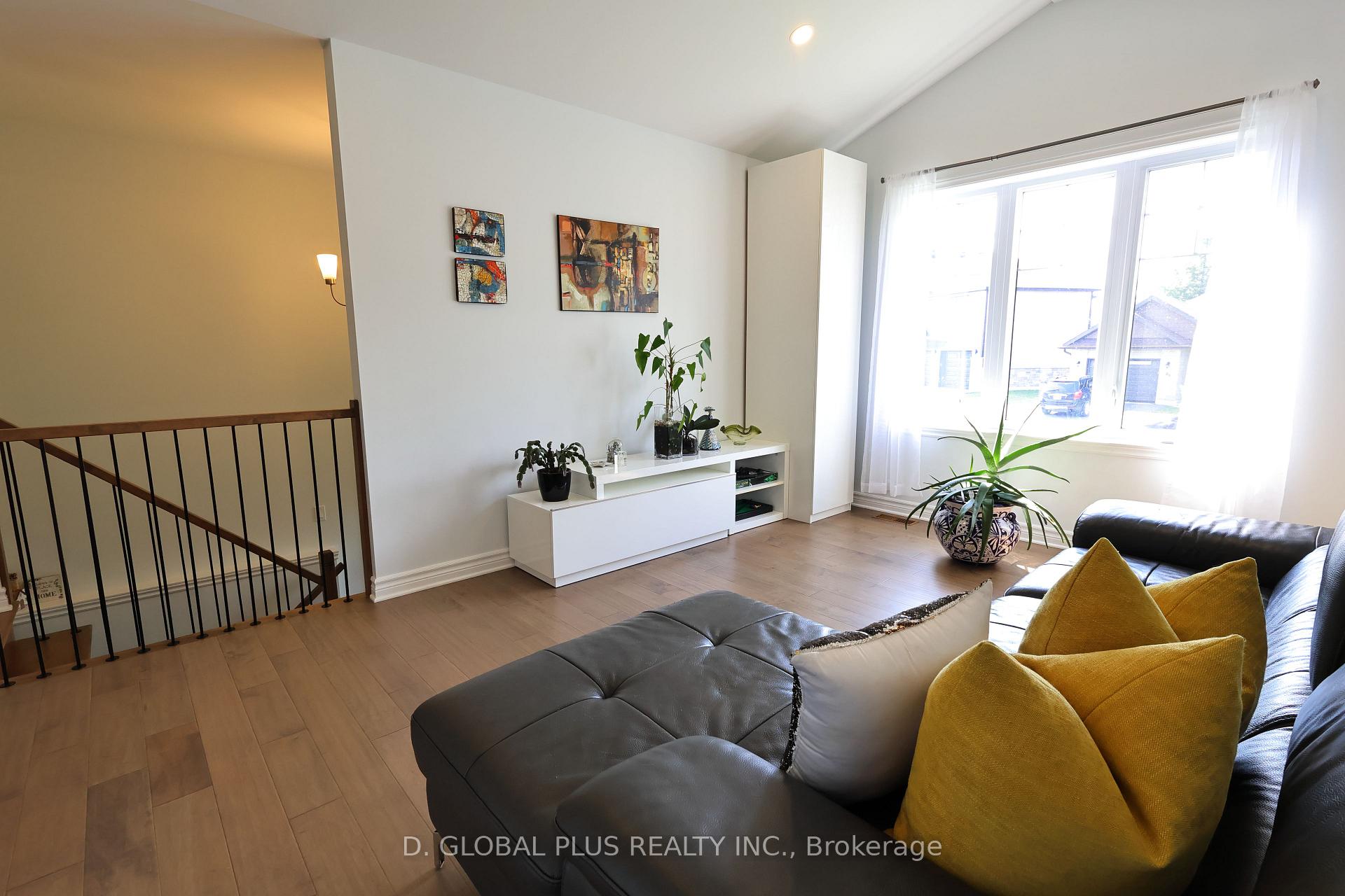 Photo 4 of 90 Cameron Crescent, Cornwall — HOMEH