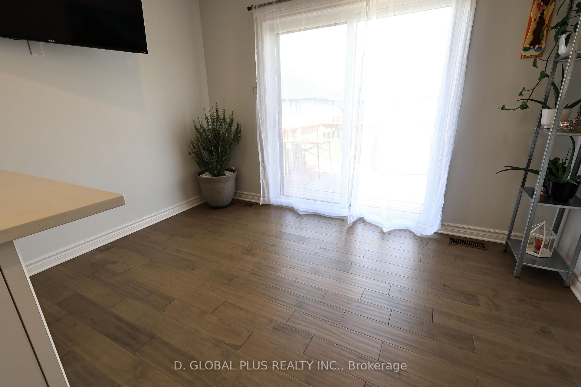 Photo 9 of 90 Cameron Crescent, Cornwall — HOMEH