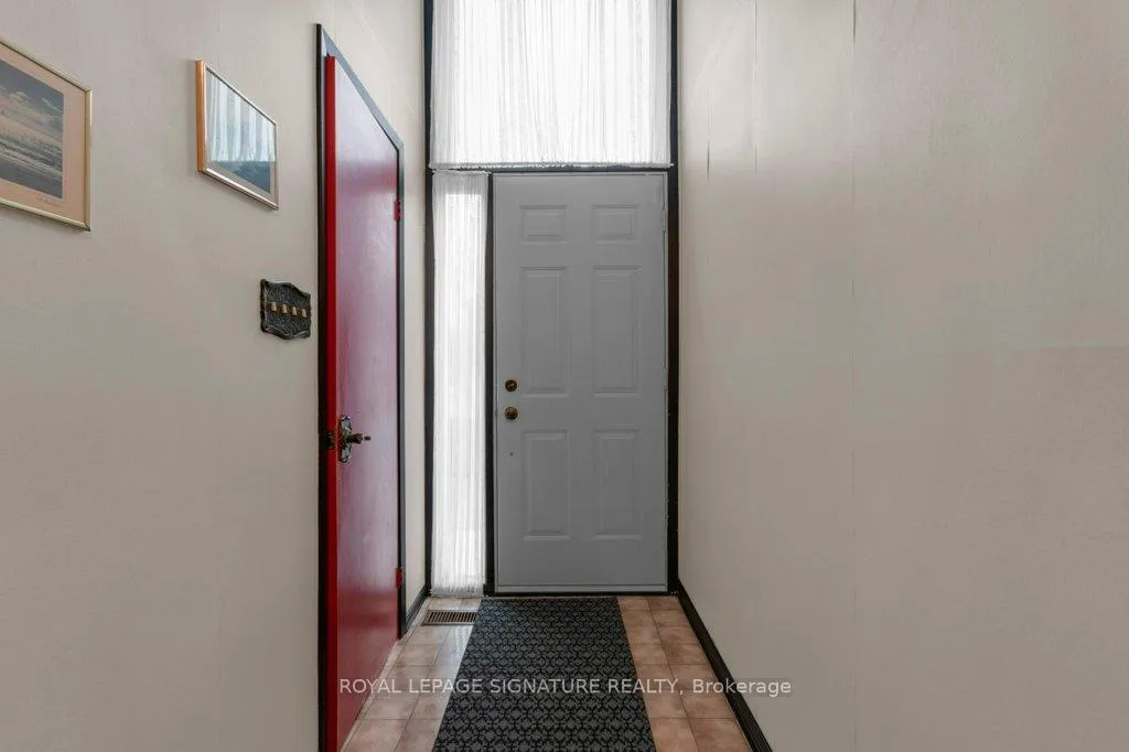 Photo 3 of 28 Stately Way, Markham, Royal Orchard — HOMEH
