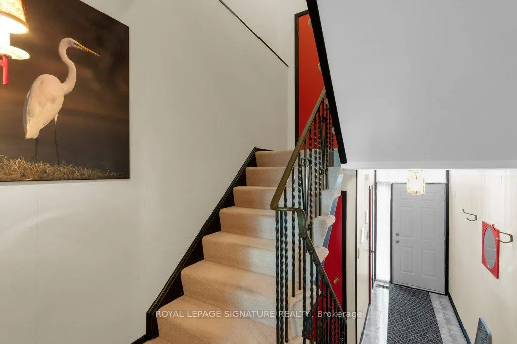 Photo 4 of 28 Stately Way, Markham, Royal Orchard — HOMEH