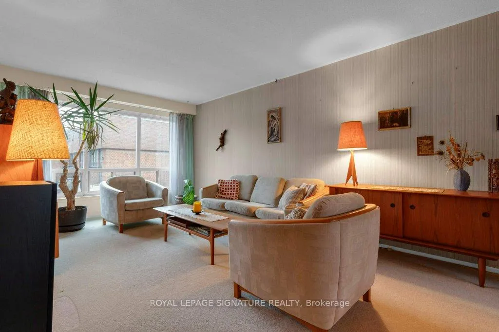 Photo 6 of 28 Stately Way, Markham, Royal Orchard — HOMEH