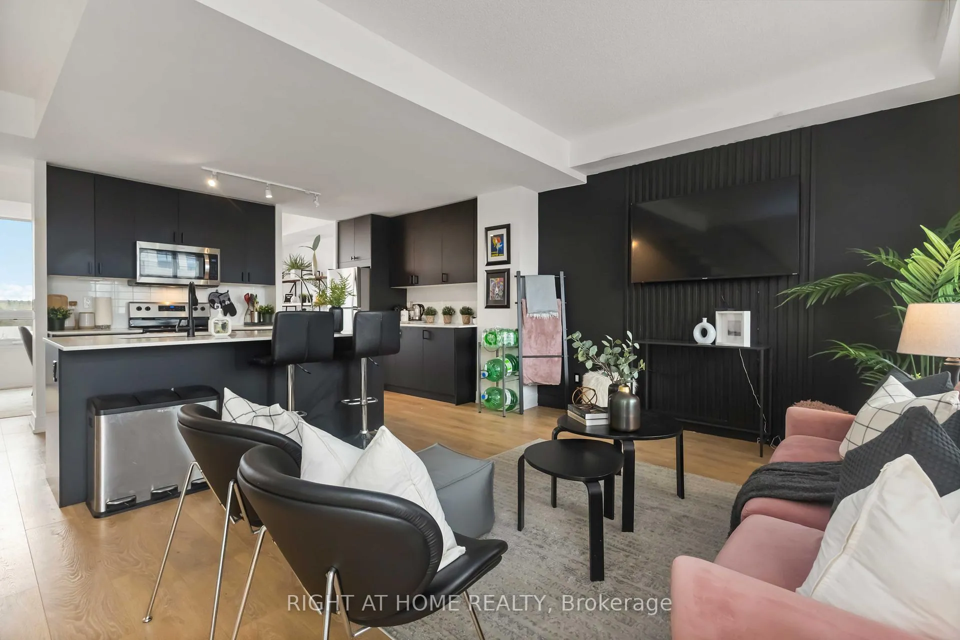 Photo 8 of Unit Th 8, 1245 Bayly Street, Pickering, Bay Ridges — HOMEH