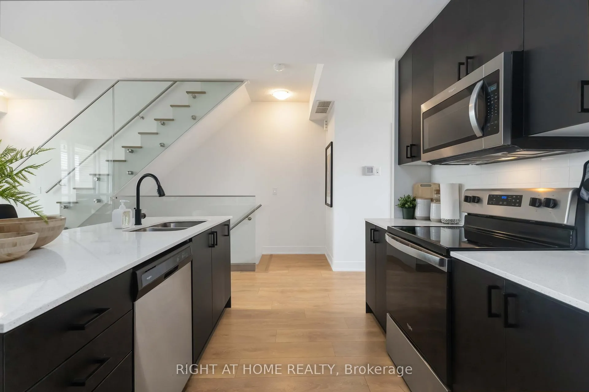 Photo 12 of Unit Th 8, 1245 Bayly Street, Pickering, Bay Ridges — HOMEH