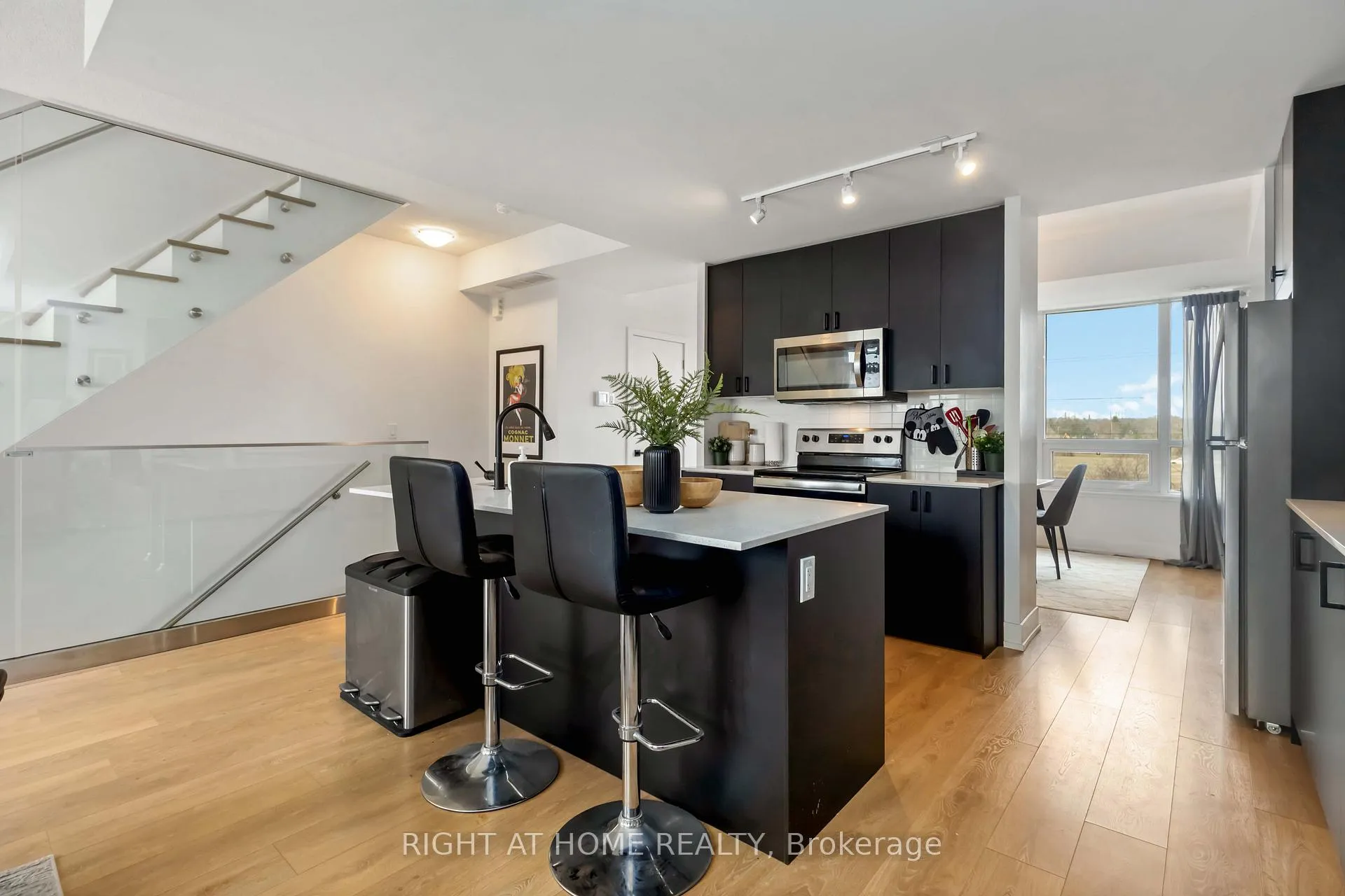 Photo 13 of Unit Th 8, 1245 Bayly Street, Pickering, Bay Ridges — HOMEH