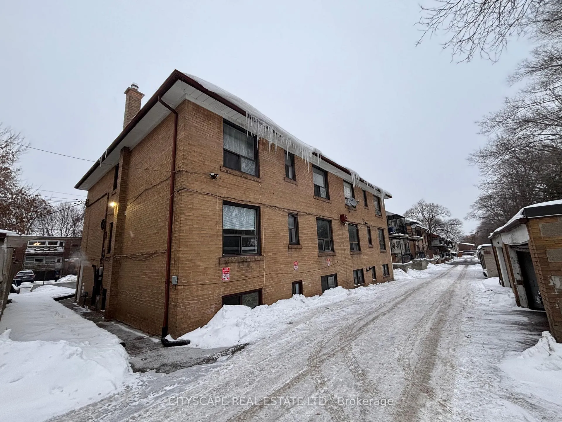 Photo 2 of Unit 2, 429 Lawrence Avenue W, Toronto, Bedford Park-Nortown — HOMEH