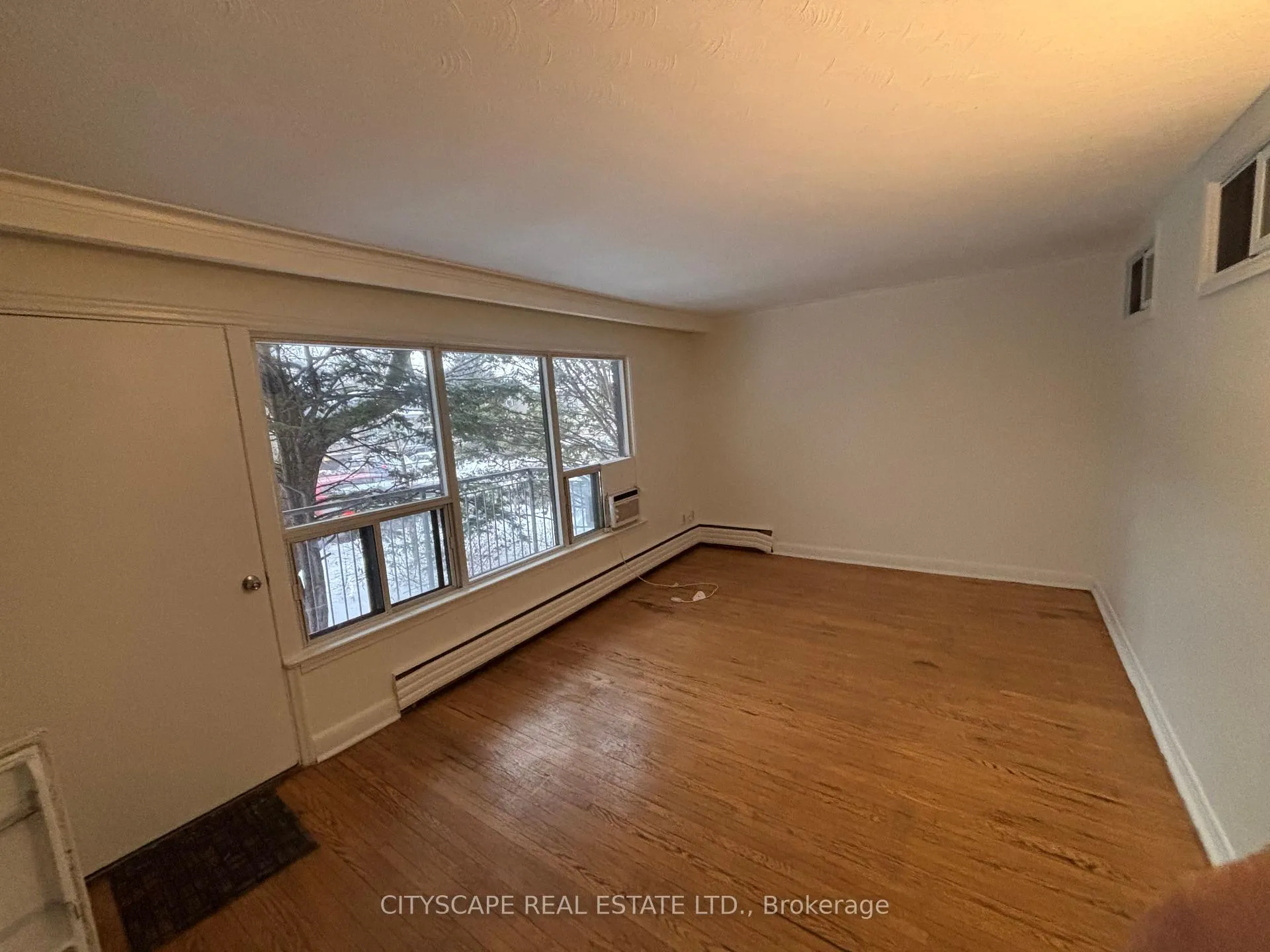 Photo 3 of Unit 2, 429 Lawrence Avenue W, Toronto, Bedford Park-Nortown — HOMEH