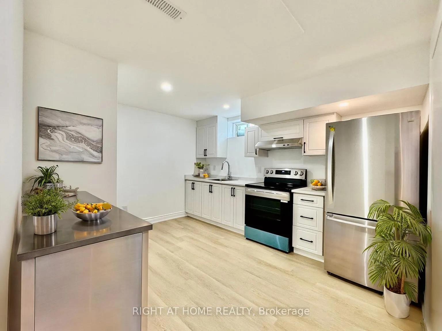 Photo 2 of Unit Basement, 12 Unicorn Lane, Barrie, Innis-Shore — HOMEH