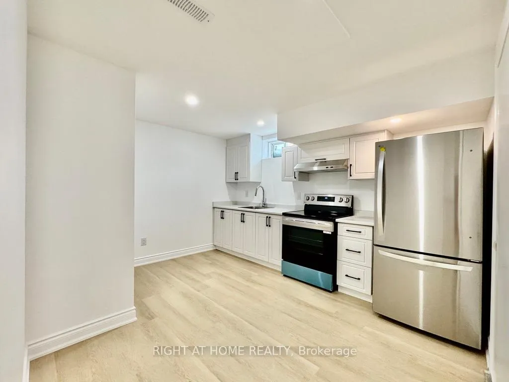 Photo 3 of Unit Basement, 12 Unicorn Lane, Barrie, Innis-Shore — HOMEH