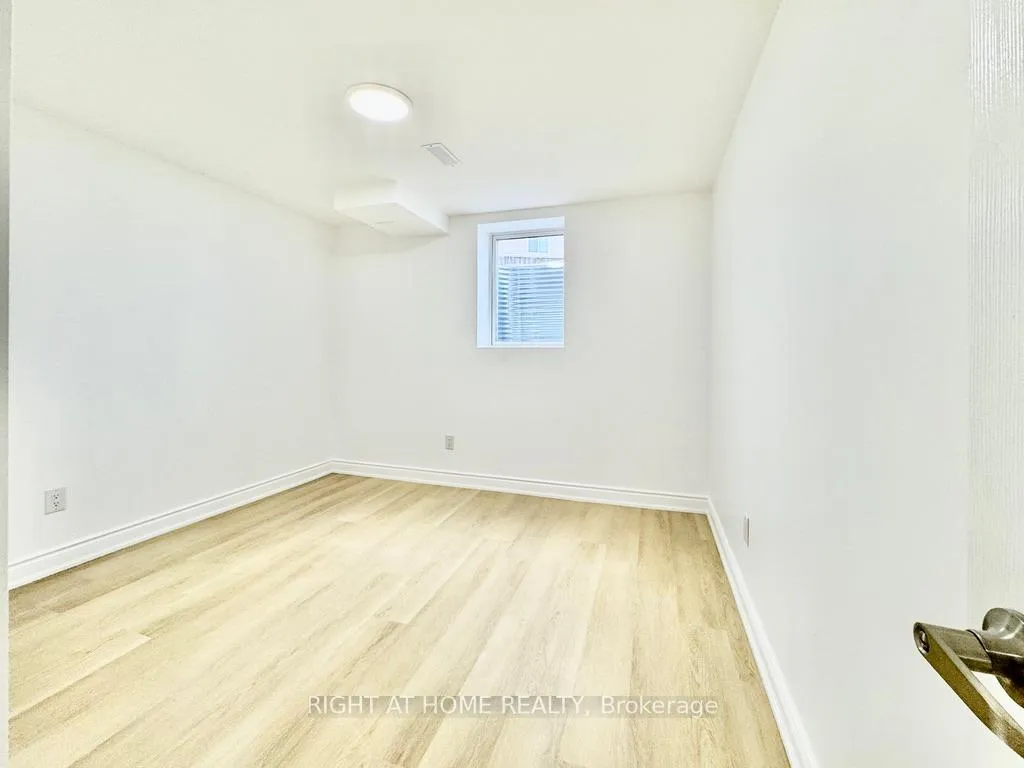Photo 5 of Unit Basement, 12 Unicorn Lane, Barrie, Innis-Shore — HOMEH