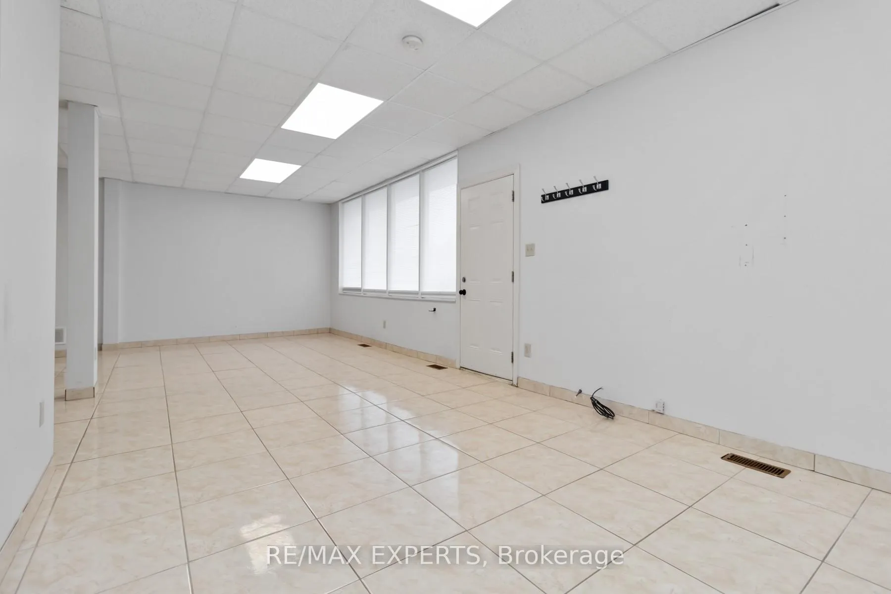 Photo 2 of Unit 2, 5780 King Road, King, Nobleton — HOMEH