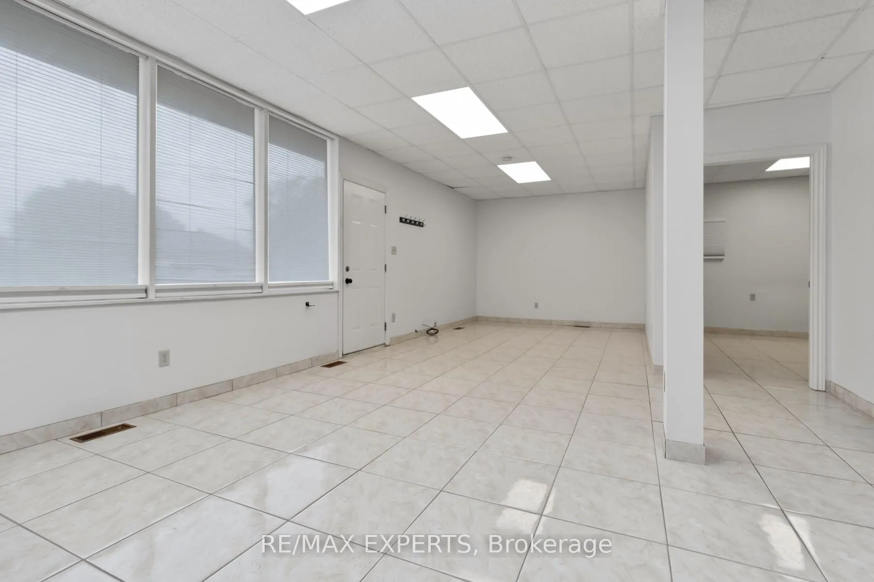 Photo 7 of Unit 2, 5780 King Road, King, Nobleton — HOMEH