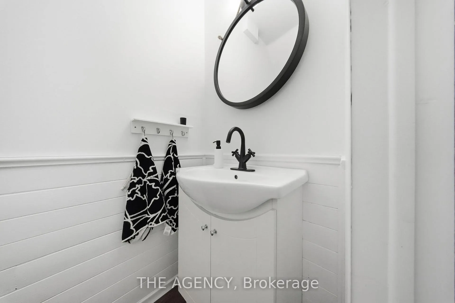 Photo 10 of Unit 9, 72 Martin Road, Clarington, Bowmanville — HOMEH