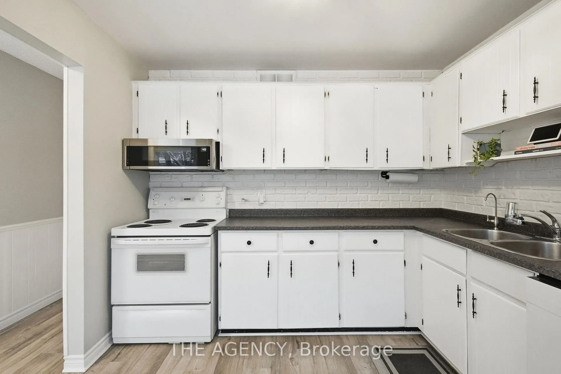 Photo 20 of Unit 9, 72 Martin Road, Clarington, Bowmanville — HOMEH