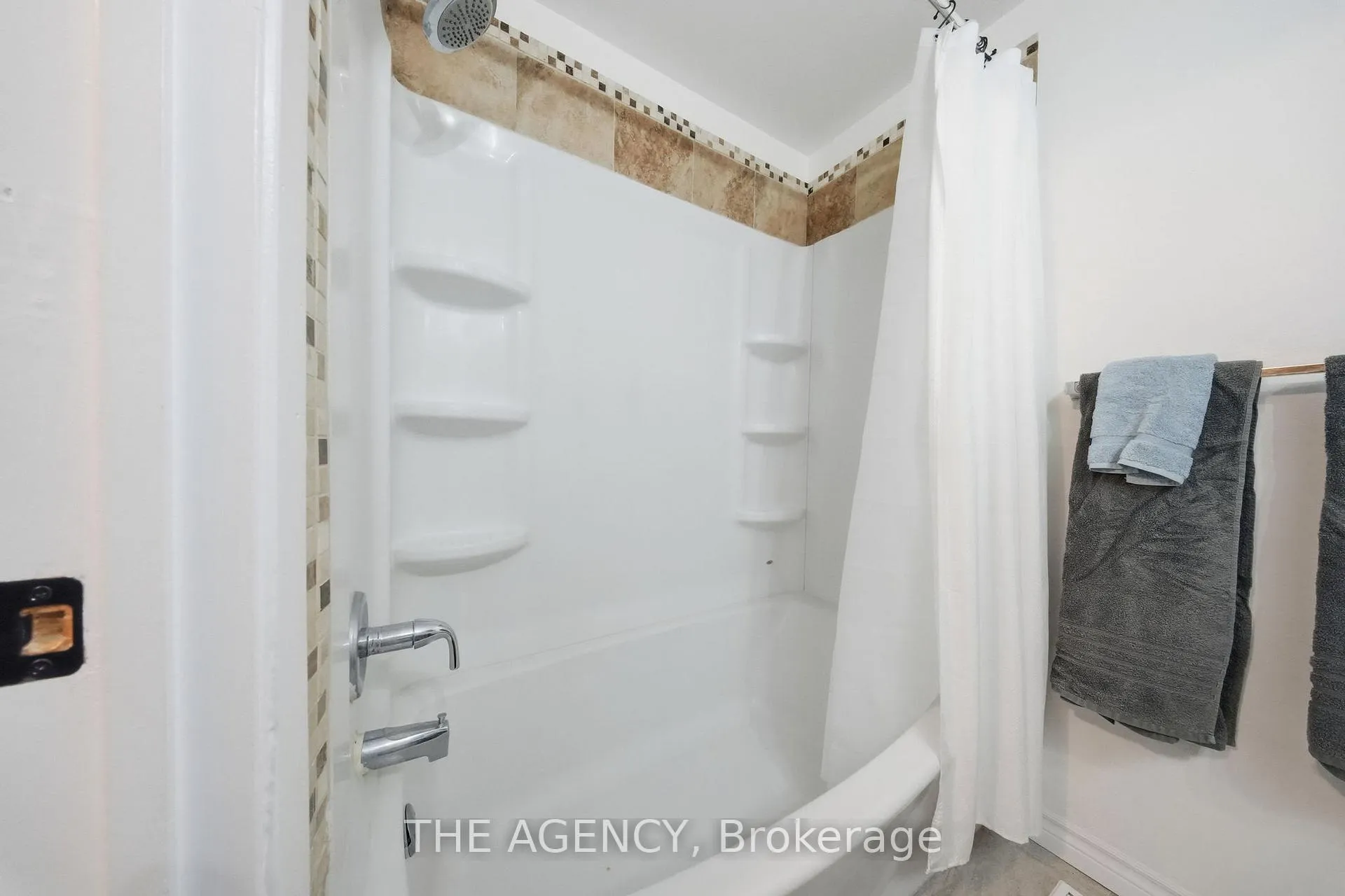 Photo 31 of Unit 9, 72 Martin Road, Clarington, Bowmanville — HOMEH