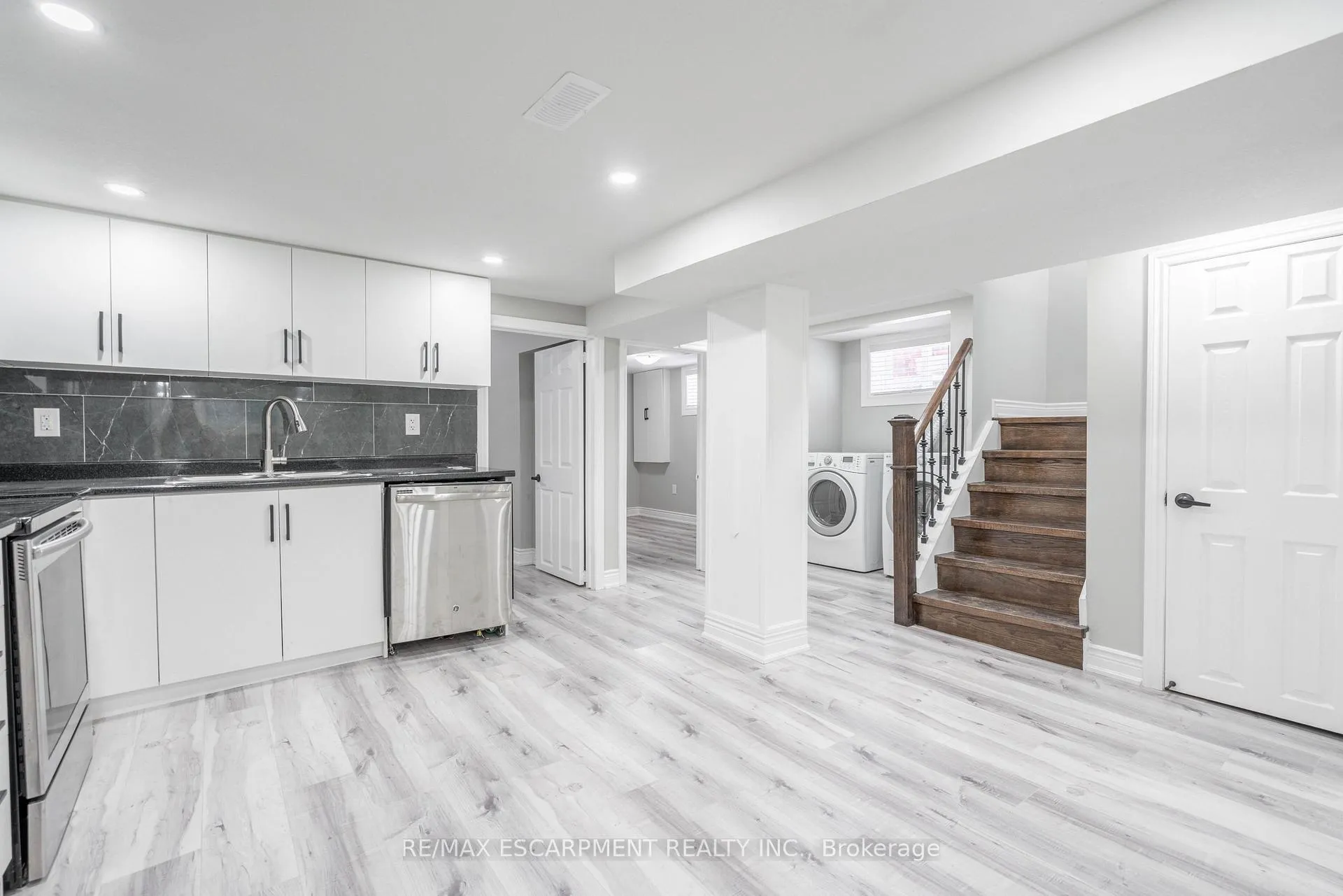 Photo 6 of Unit Lower, 138 Tuxedo Avenue S, Hamilton, Bartonville — HOMEH