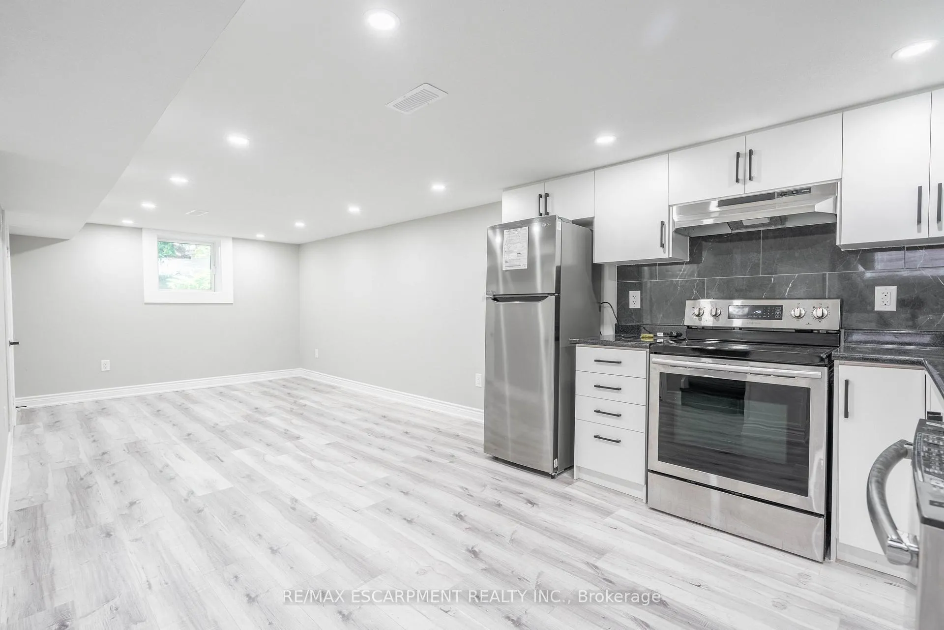 Photo 7 of Unit Lower, 138 Tuxedo Avenue S, Hamilton, Bartonville — HOMEH