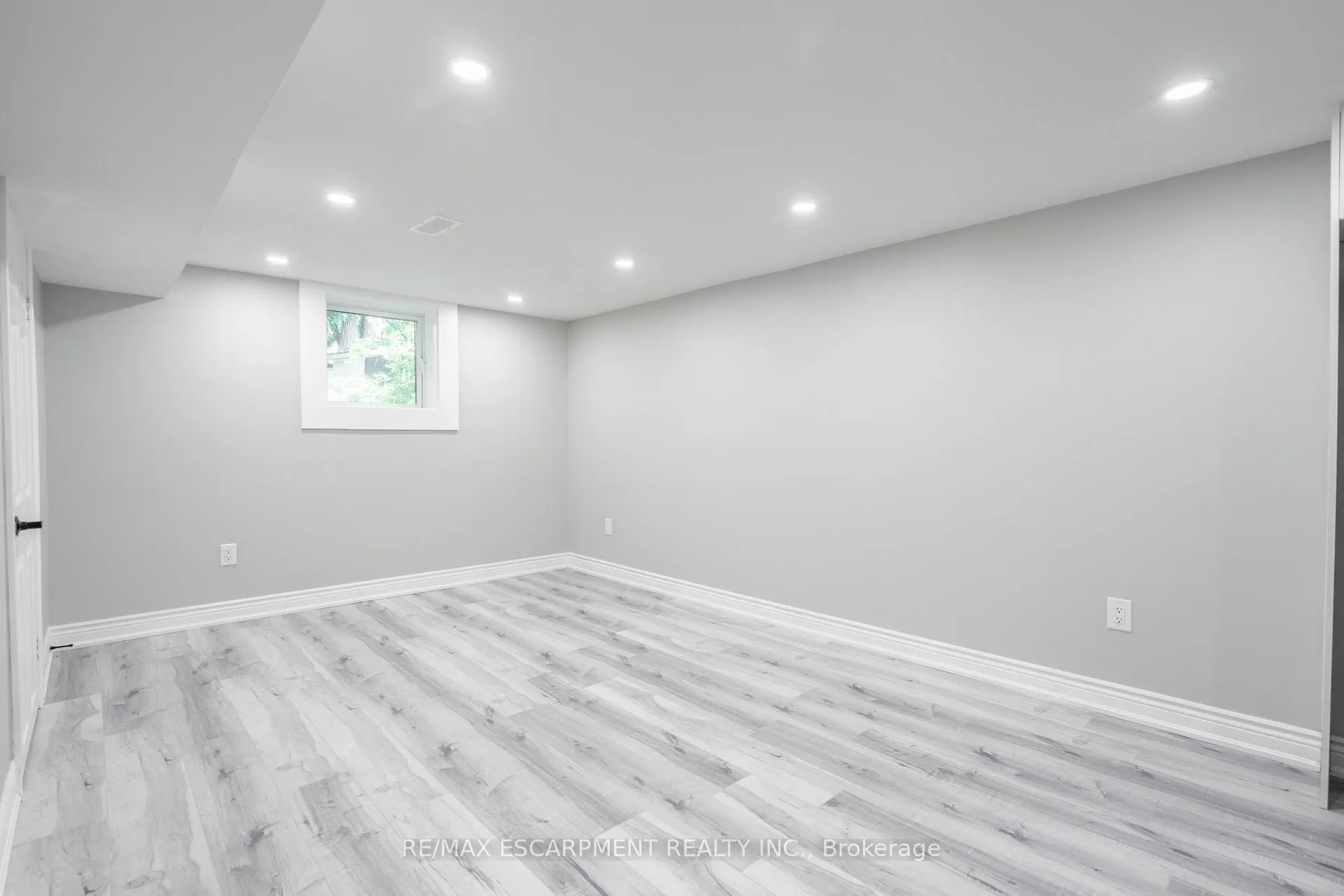 Photo 8 of Unit Lower, 138 Tuxedo Avenue S, Hamilton, Bartonville — HOMEH