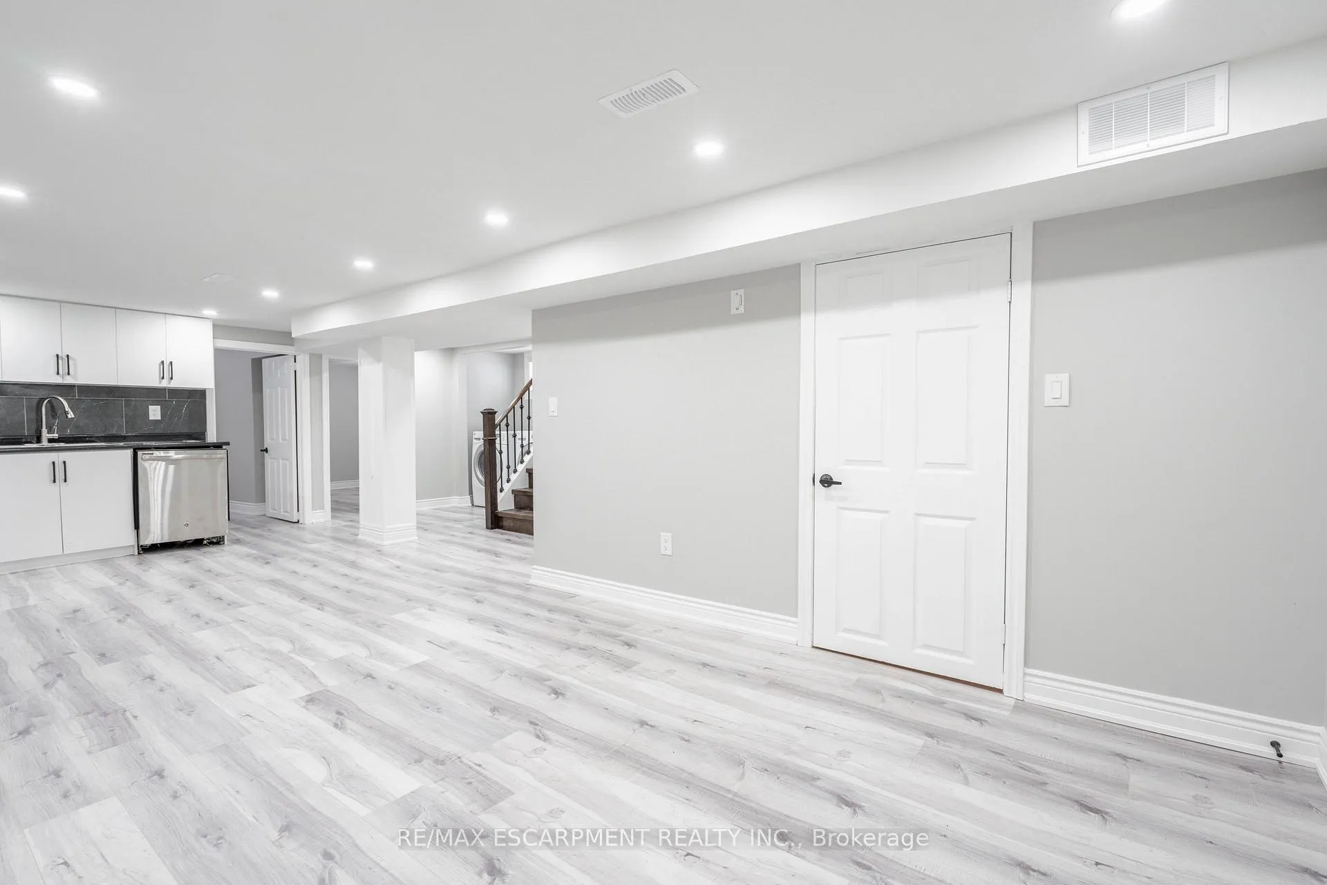 Photo 9 of Unit Lower, 138 Tuxedo Avenue S, Hamilton, Bartonville — HOMEH