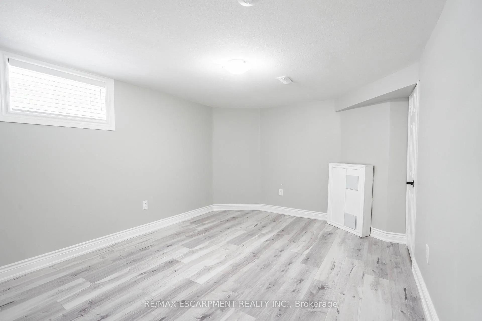 Photo 10 of Unit Lower, 138 Tuxedo Avenue S, Hamilton, Bartonville — HOMEH