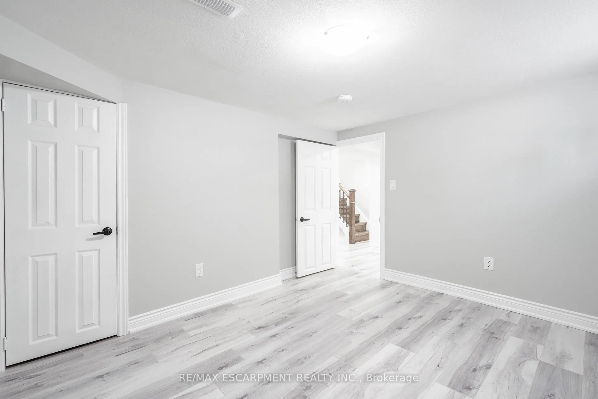 Photo 11 of Unit Lower, 138 Tuxedo Avenue S, Hamilton, Bartonville — HOMEH