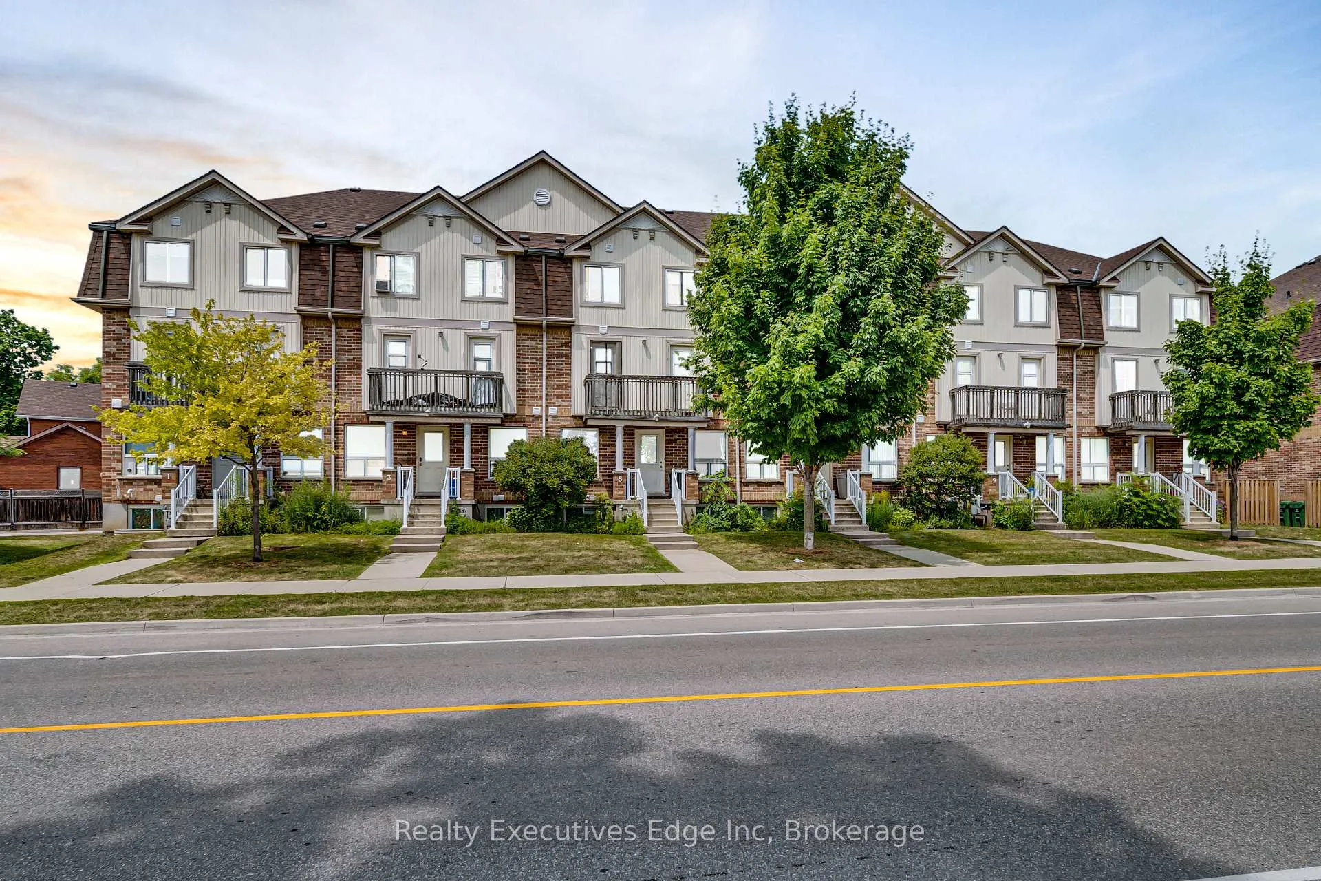 Front of Unit 5, 142 York Road