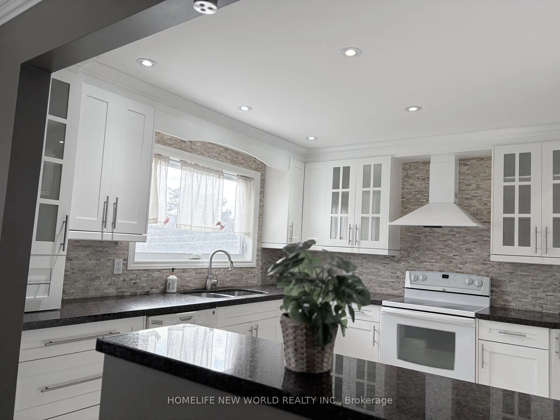 Photo 6 of 35 Shieldmark Crescent, Markham, Royal Orchard — HOMEH