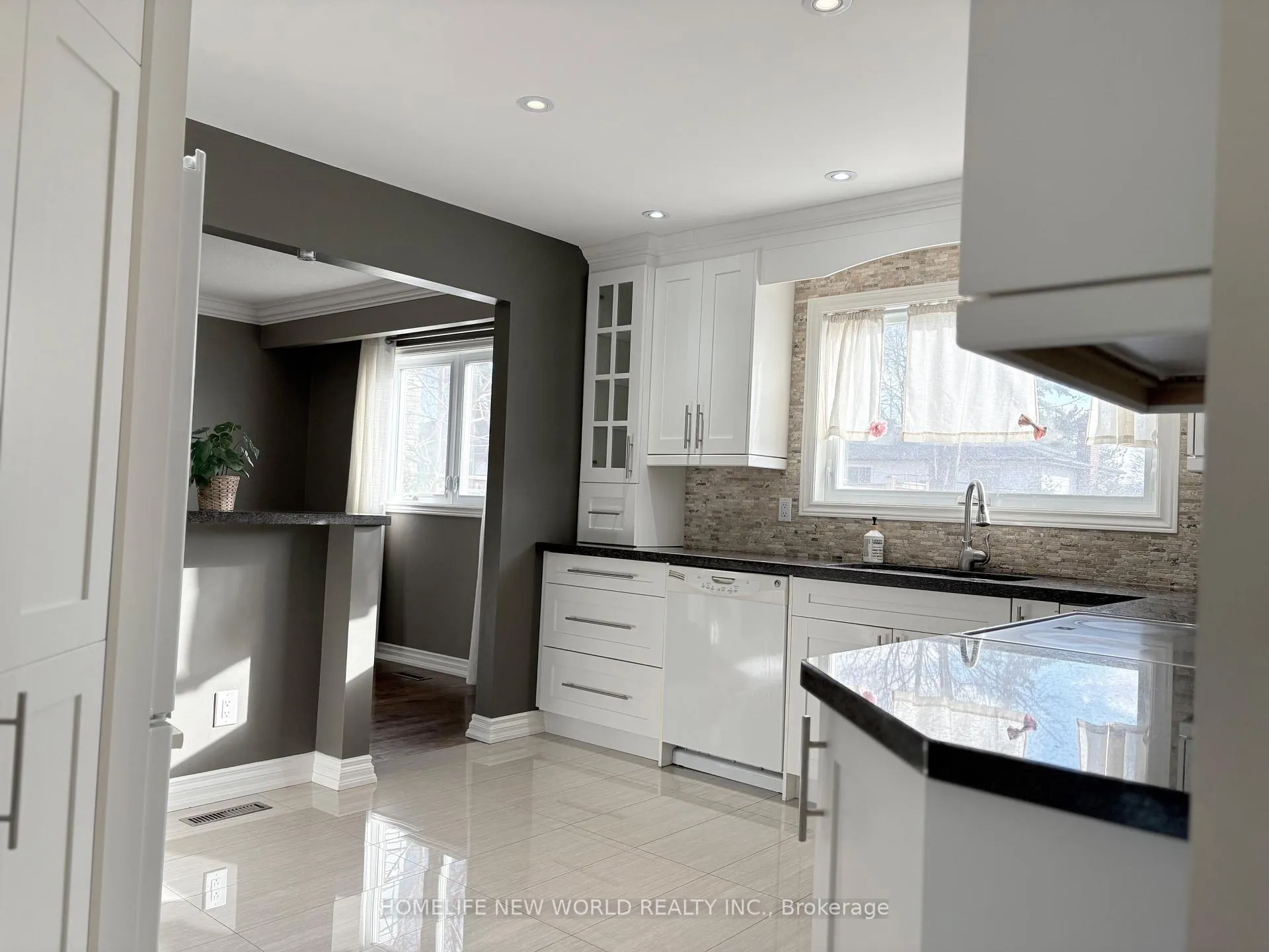 Photo 9 of 35 Shieldmark Crescent, Markham, Royal Orchard — HOMEH