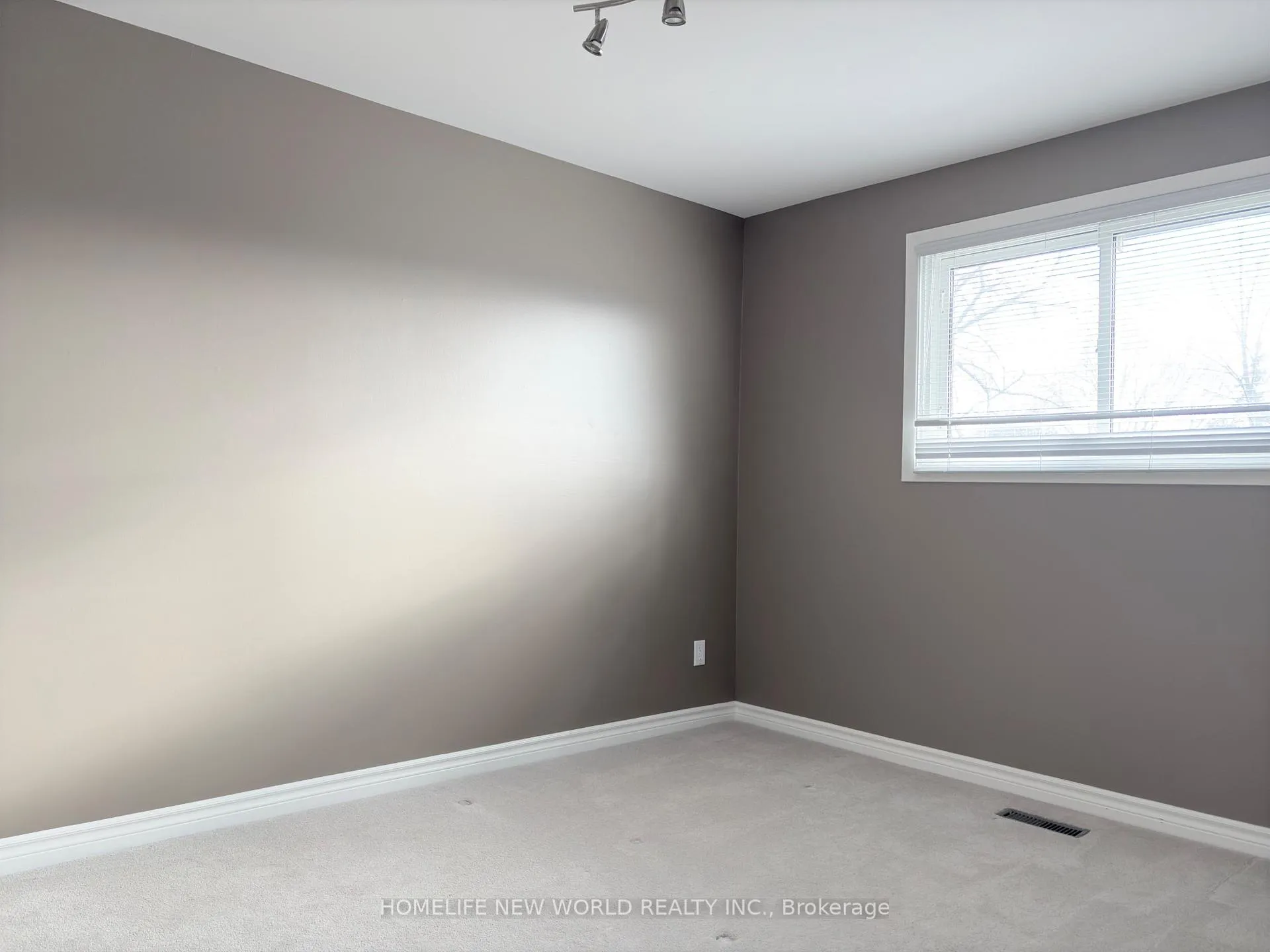 Photo 16 of 35 Shieldmark Crescent, Markham, Royal Orchard — HOMEH
