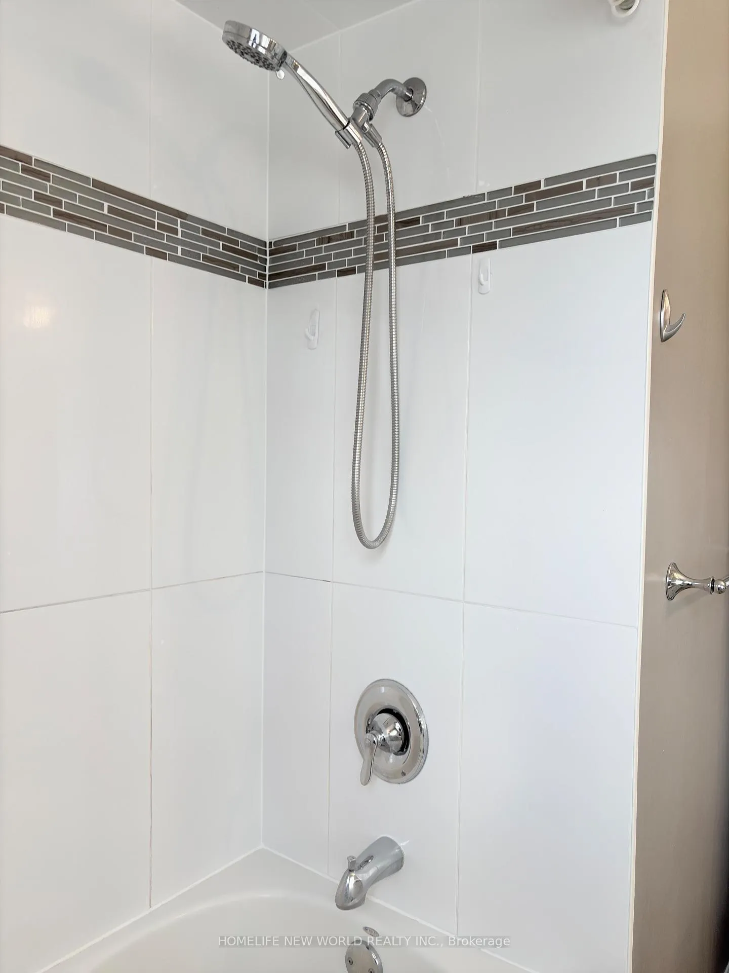 Photo 19 of 35 Shieldmark Crescent, Markham, Royal Orchard — HOMEH