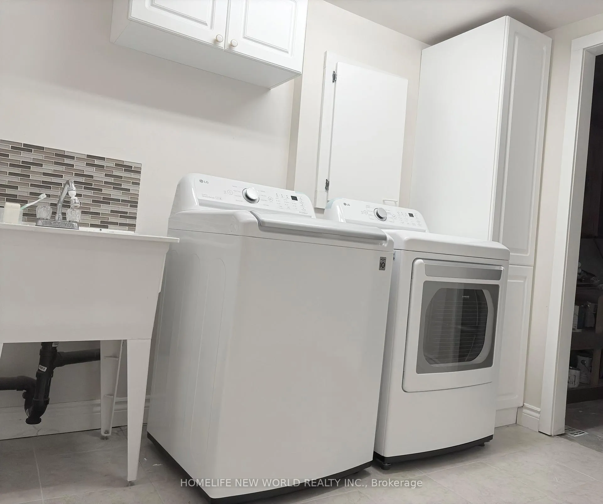 Photo 22 of 35 Shieldmark Crescent, Markham, Royal Orchard — HOMEH