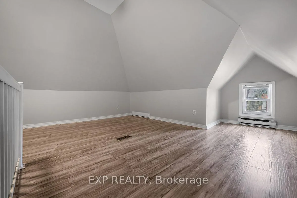 Photo 2 of Unit Upper, 129 Grant Avenue, Hamilton, Stinson — HOMEH