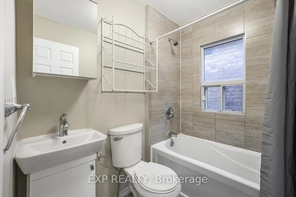 Photo 17 of Unit Upper, 129 Grant Avenue, Hamilton, Stinson — HOMEH
