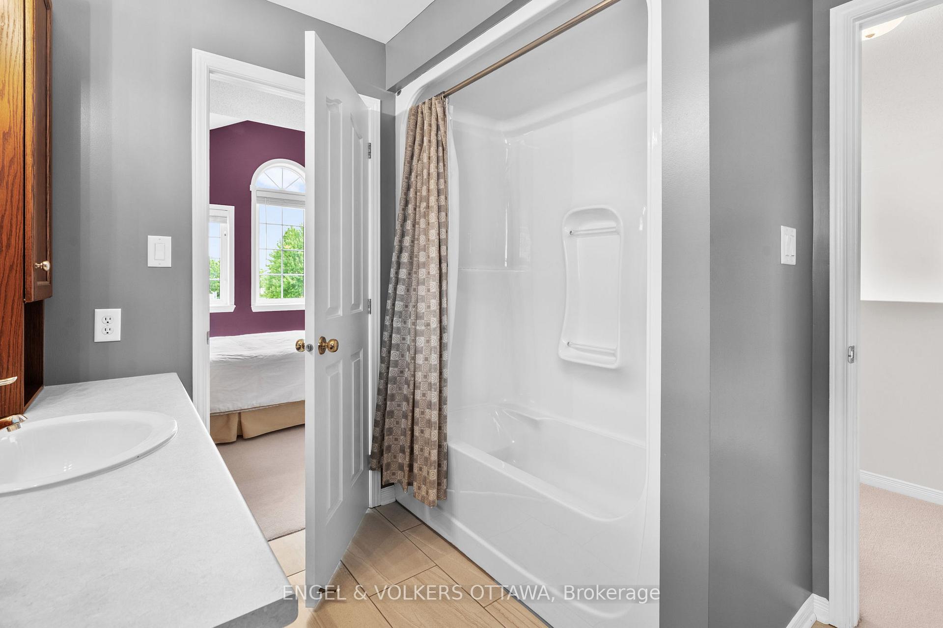 Photo 25 of 94 Riverstone Drive, Ottawa, Barrhaven - Stonebridge — HOMEH