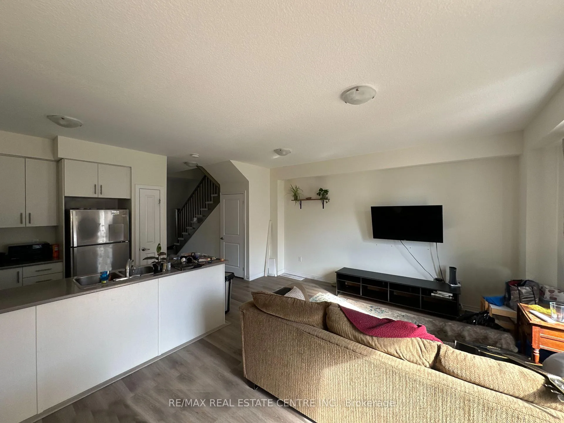 Photo 3 of 80 Pinot Crescent, Hamilton, Stoney Creek — HOMEH