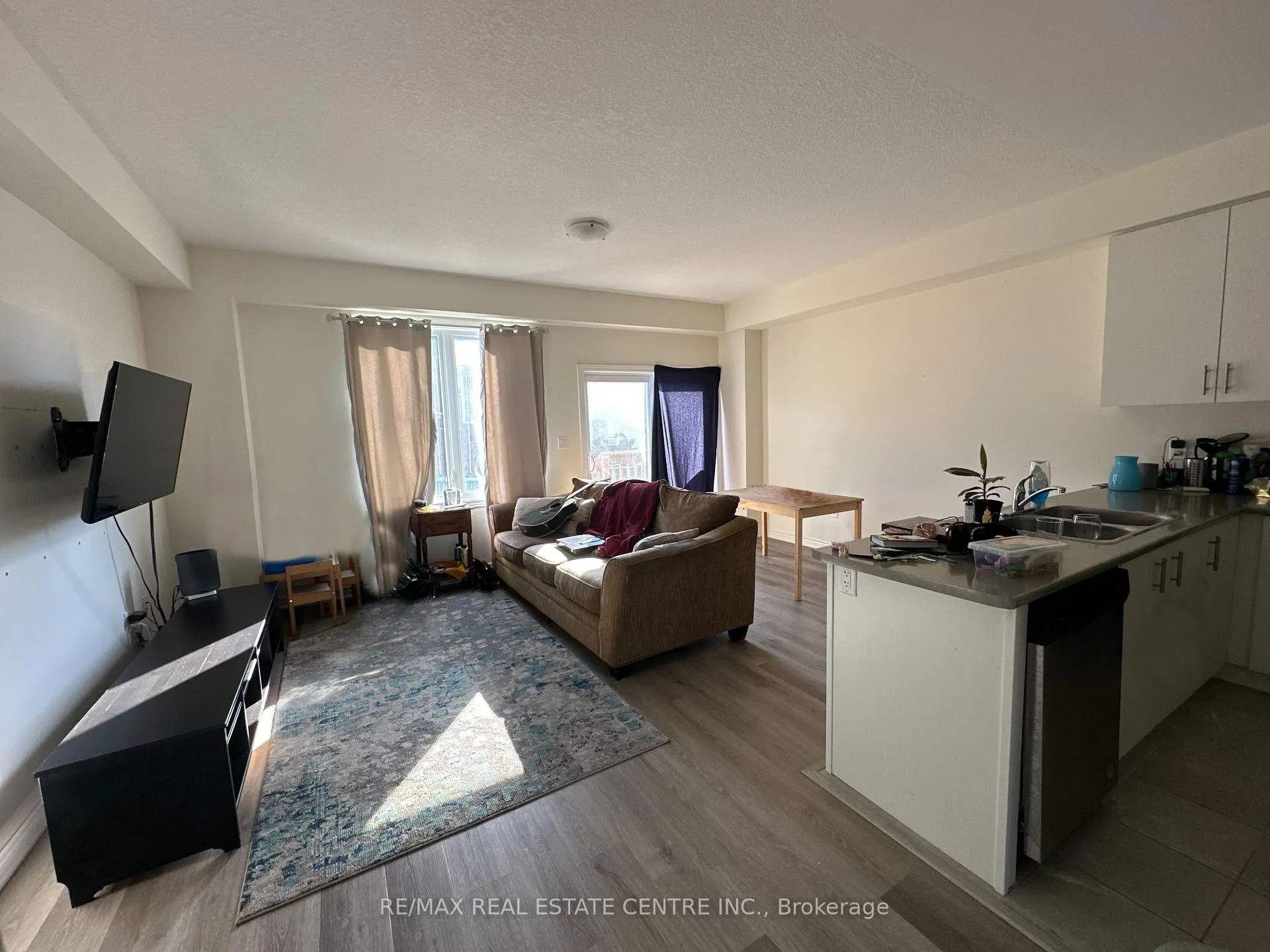 Photo 5 of 80 Pinot Crescent, Hamilton, Stoney Creek — HOMEH