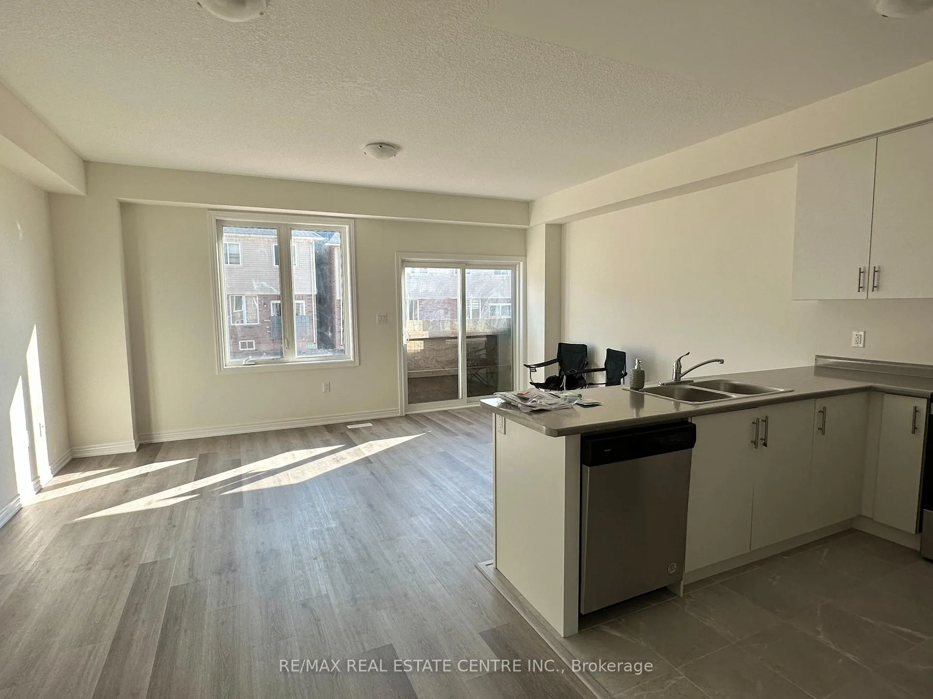 Photo 6 of 80 Pinot Crescent, Hamilton, Stoney Creek — HOMEH