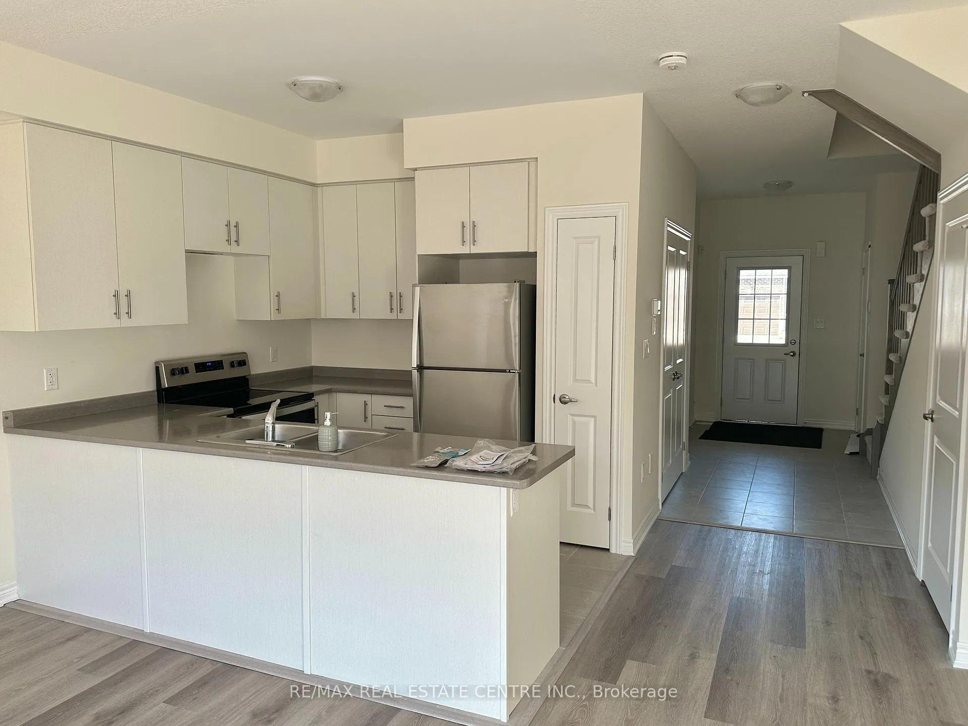 Photo 7 of 80 Pinot Crescent, Hamilton, Stoney Creek — HOMEH