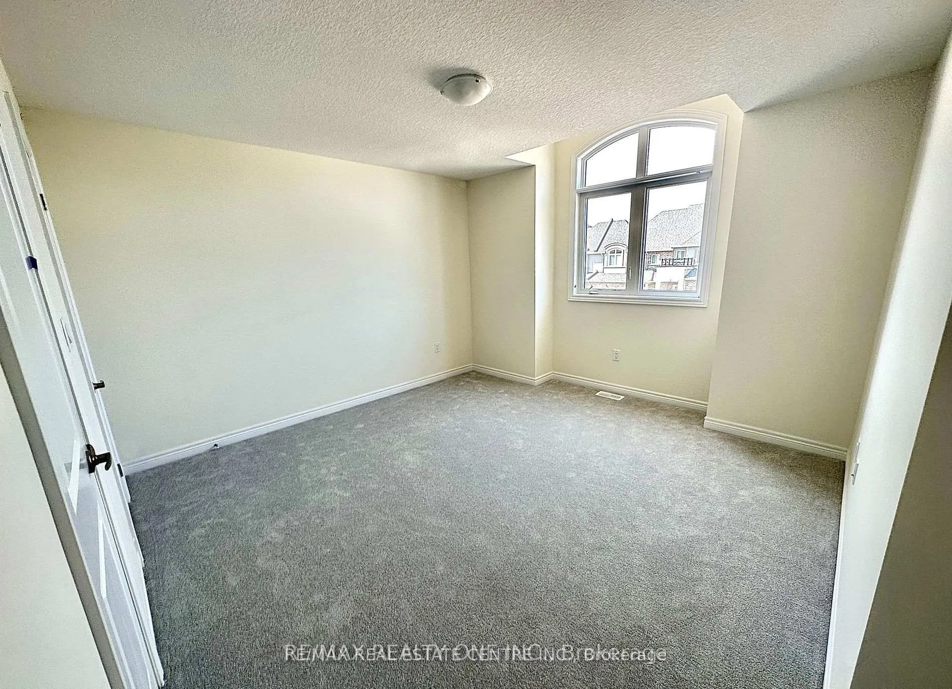 Photo 12 of 80 Pinot Crescent, Hamilton, Stoney Creek — HOMEH