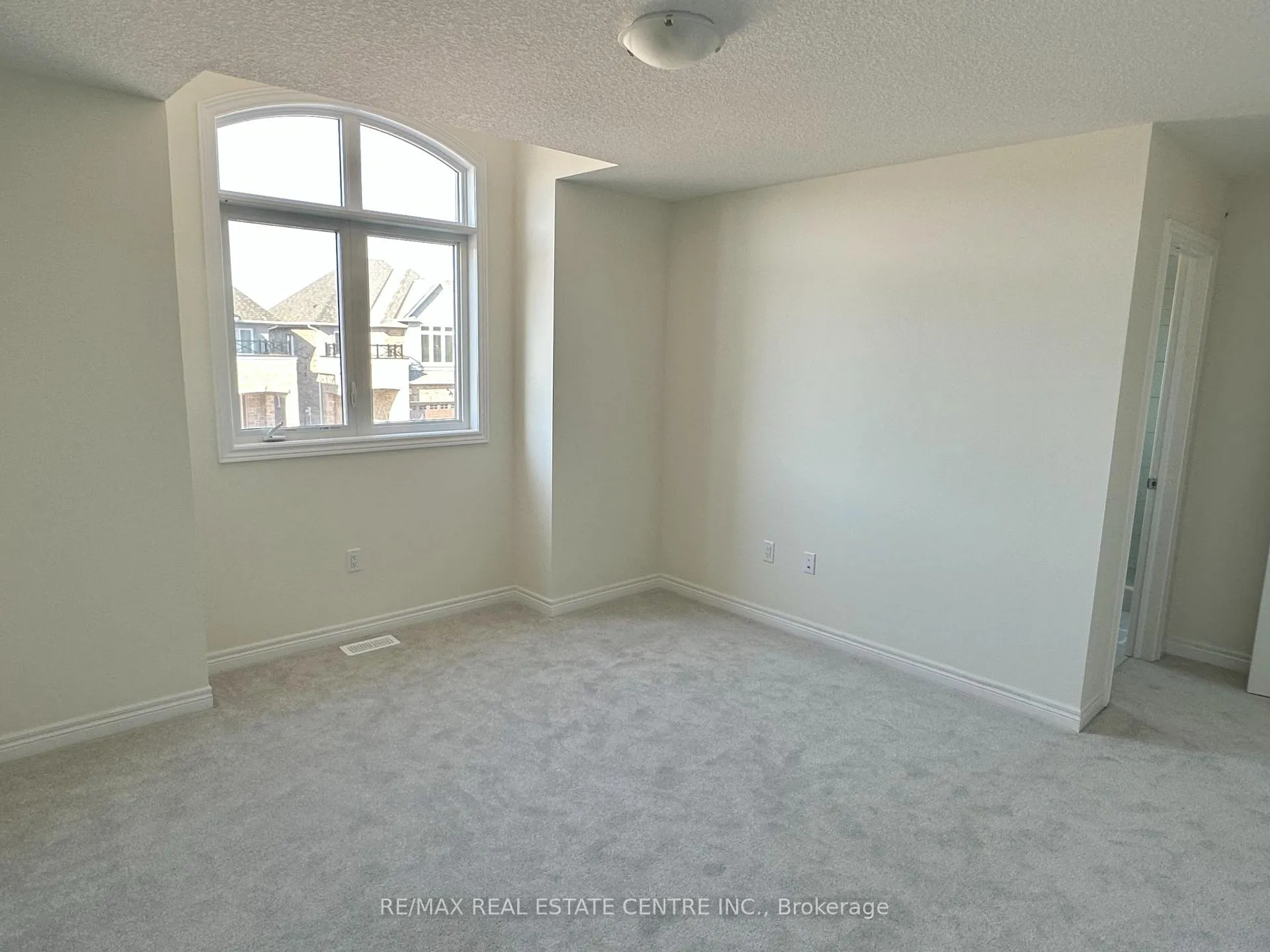 Photo 13 of 80 Pinot Crescent, Hamilton, Stoney Creek — HOMEH