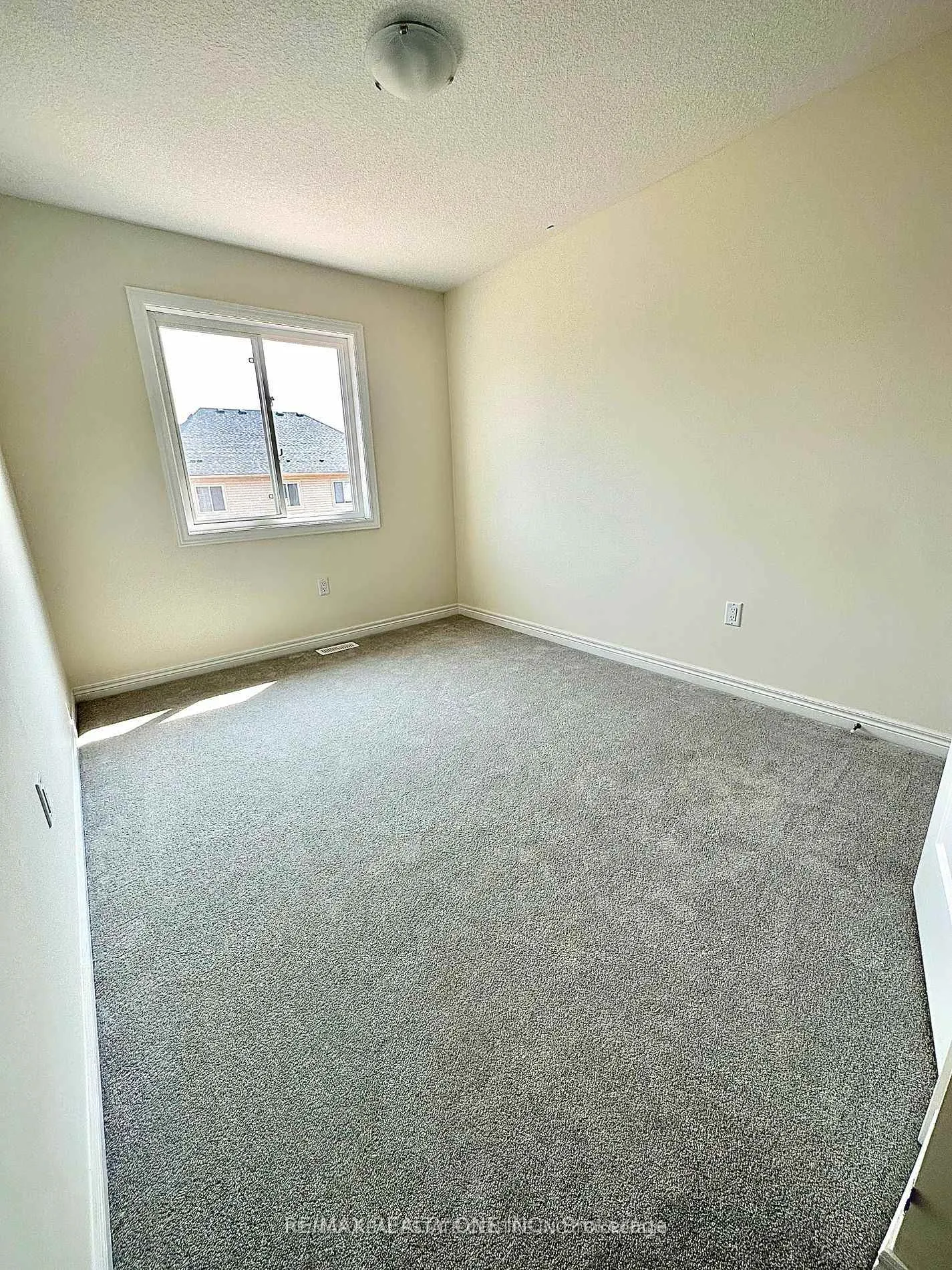 Photo 20 of 80 Pinot Crescent, Hamilton, Stoney Creek — HOMEH