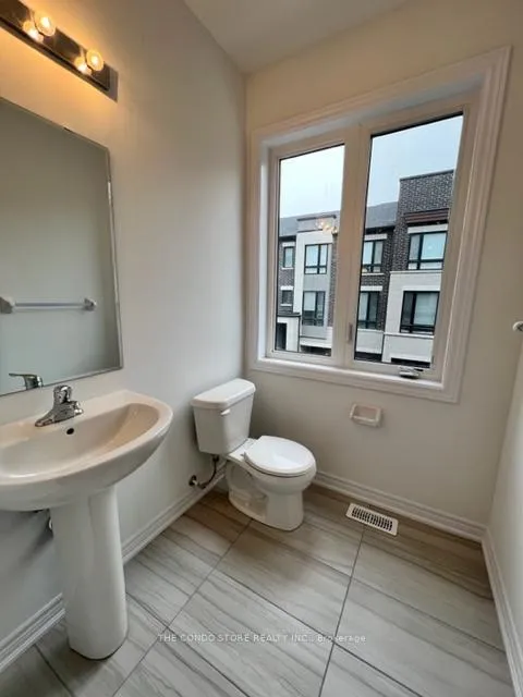 Photo 7 of 11 Steamboat Way, Whitby, Port Whitby — HOMEH